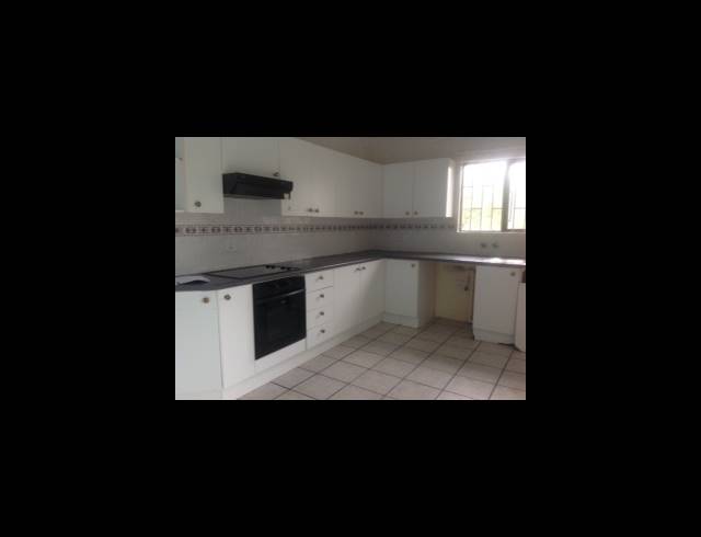 2 BEDROOM FLAT TO LET IN UMTENTWENI
